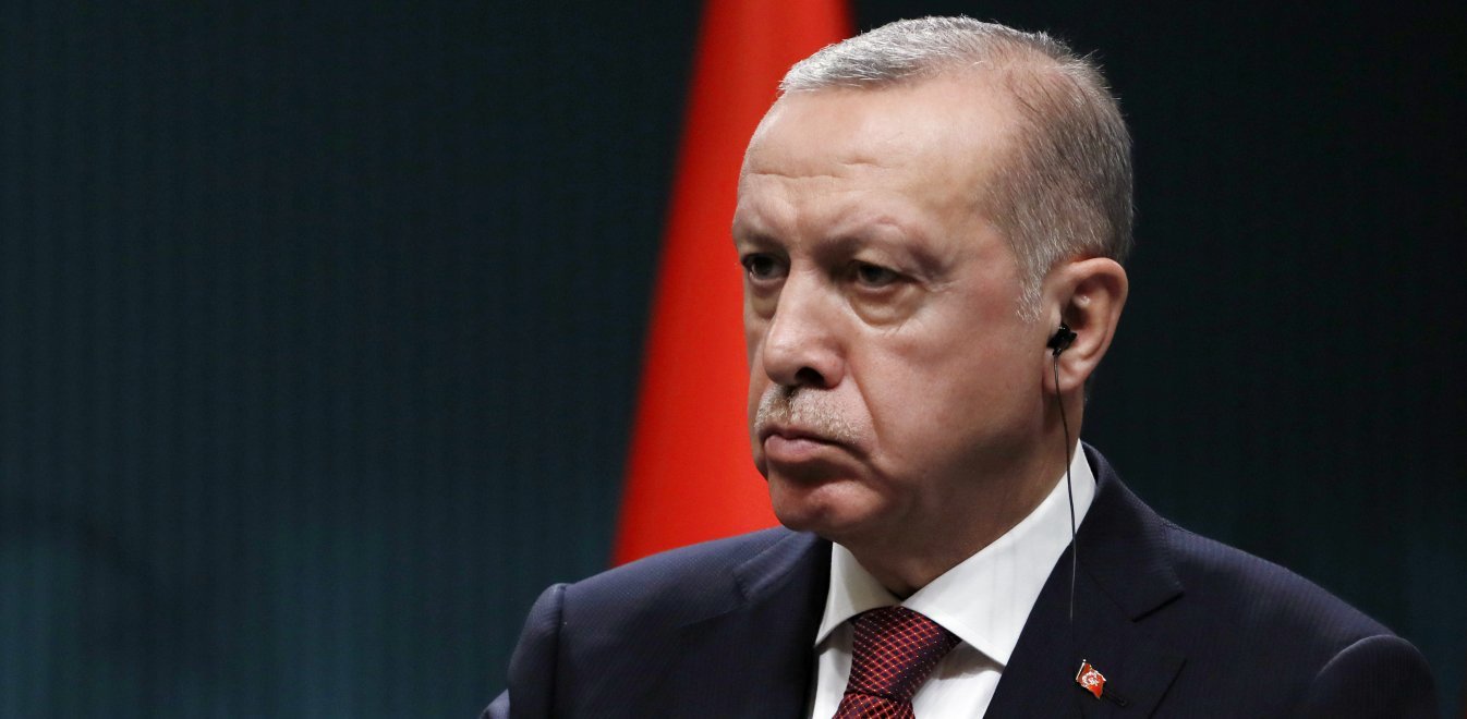 Καταρρέει η τουρκική λίρα – Έπεσε ακόμη πιο χαμηλά μετά το κάλεσμα για μποϊκοτάζ (φώτο)