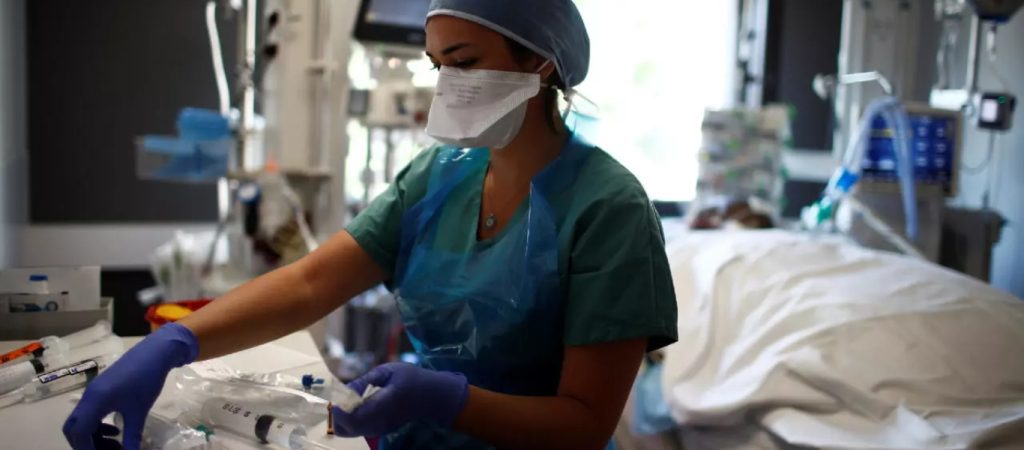 Γαλλία: Πρόβλεψη για 100.000 νέα κρούσματα κορωνοϊού ημερησίως