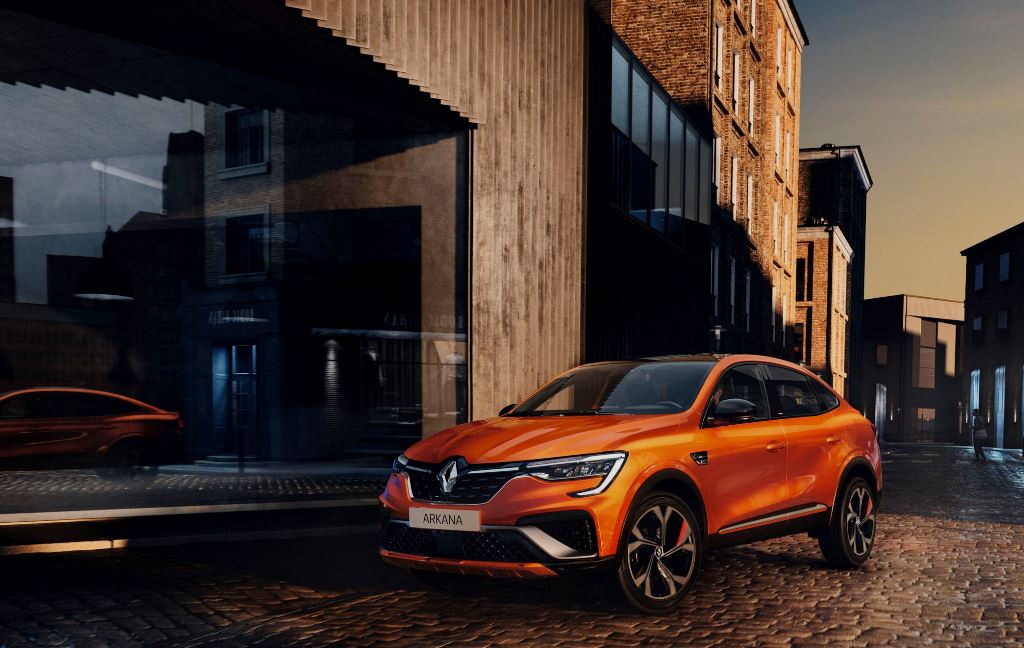 Με τρία μοντέλα διευρύνεται η υβριδική γκάμα της Renault