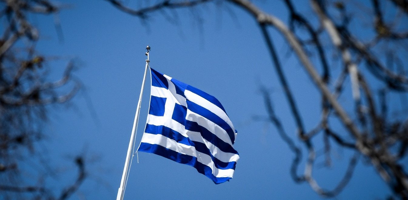 Δήμος Ελληνικού: Μοίρασε σε όλους τους μαθητές την ελληνική σημαία ενόψει της 28ης Οκτωβρίου (φωτο)