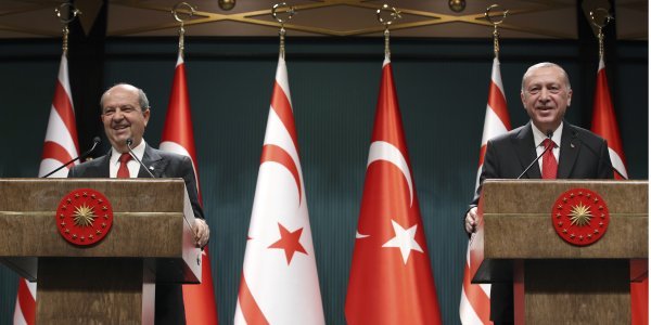 «Μέλι» έσταξε το ΑΚΡ για τον Τουρκοκύπριο Τατάρ: «Θα προστατέψει τα δικαιώματα μας»