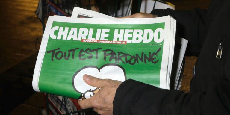 Το Charlie Hebdo φέρνει νέο γαλλοτουρκικό «πόλεμο» – Τούρκος Υπουργός: «Είστε μπάσταρδοι σκύλας γιοι» (φωτό)