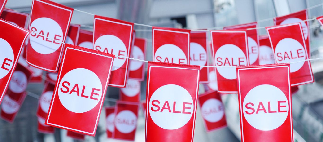 Ξεκινούν οι φθινοπωρινές εκπτώσεις – Το ωράριο λειτουργίας για σούπερ μάρκετ και καταστήματα