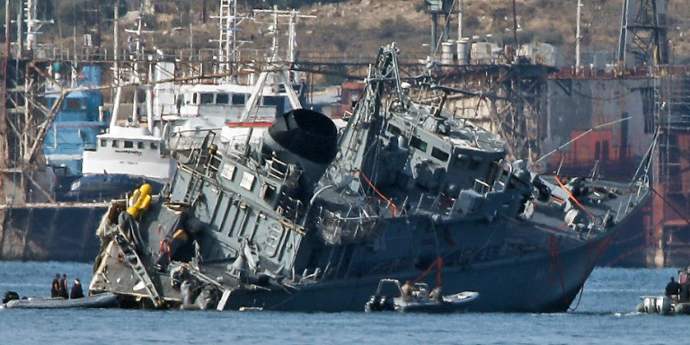 Φωτογραφία -ντοκουμέντο: Η στιγμή που το Maersk Launceston έχει κόψει στα δύο το Ν/Θ Μ63 «Καλλιστώ»