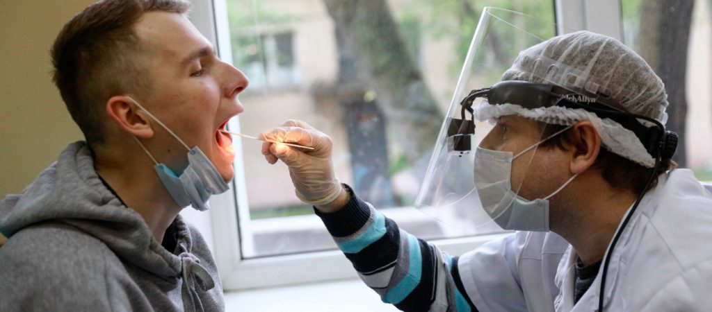 Νέα περιοριστικά μέτρα στην Ρωσία – Μπαρ και εστιατόρια θα κλείνουν στις 23:00