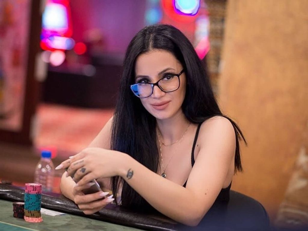 Πήρε την εκδίκησή της: H Χριστίνα του Big Brother «τελείωσε» το 22χρονο αγόρι της με μία ατάκα (βίντεο)