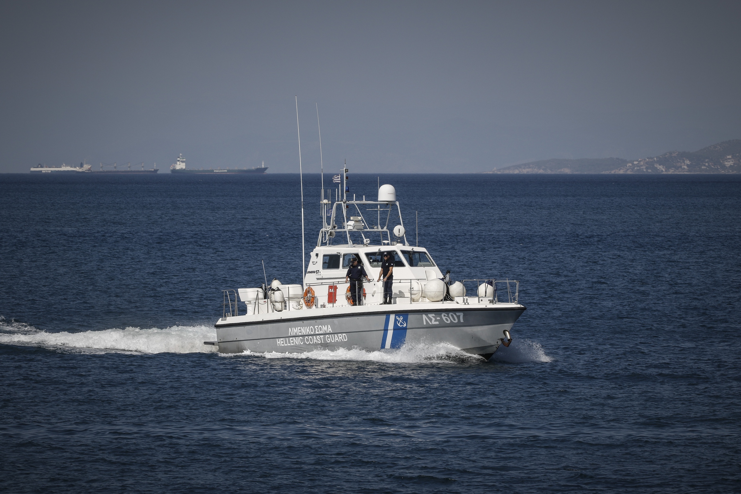 Χανιά: Ακυβέρνητο σκάφος με δύο άτομα πλέει στο Ακρωτήρι