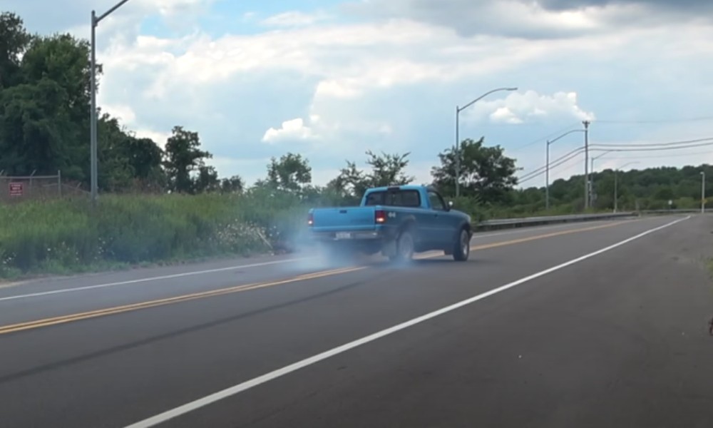 Τι γίνεται όταν τρέχετε και επιχειρείτε να βάλετε όπισθεν στο αυτοκίνητο! (βίντεο)