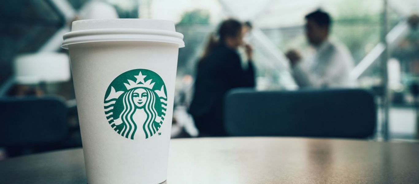 Starbucks: Μειώθηκαν 8% τα έσοδα για το δ’ τρίμηνο χρήσης αλλά ξεπέρασαν τις προσδοκίες