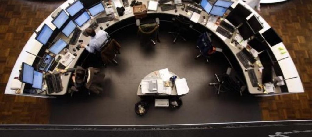 «Βουτιά» σε μετοχές και πετρέλαιο, μετά την επιστροφή σε ευρωπαϊκά lockdowns