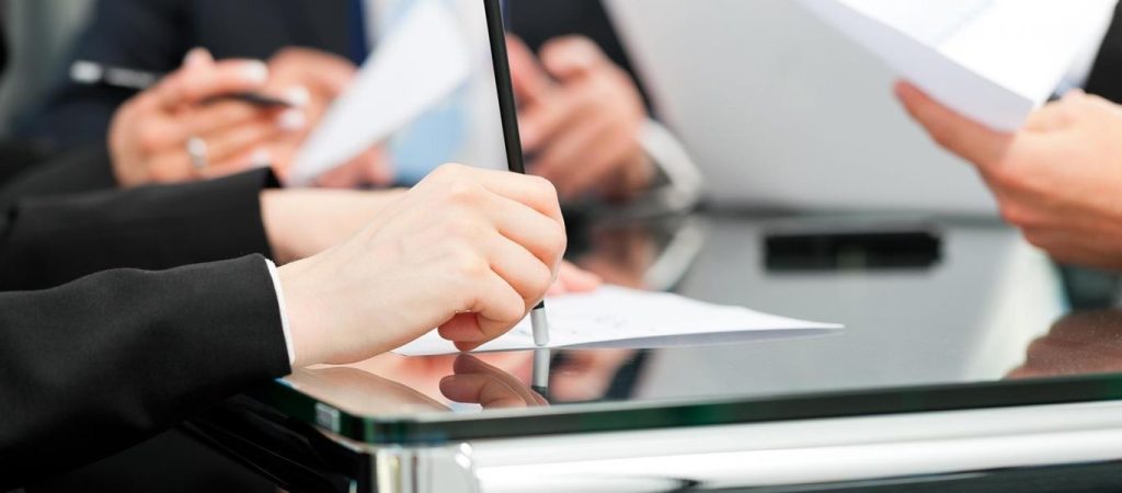 Αυτές είναι οι αλλαγές στο νέο νόμο για τις δημόσιες συμβάσεις