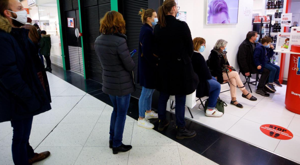 Γαλλία: Χαμός στα κομμωτήρια λίγες ώρες πριν το lockdown