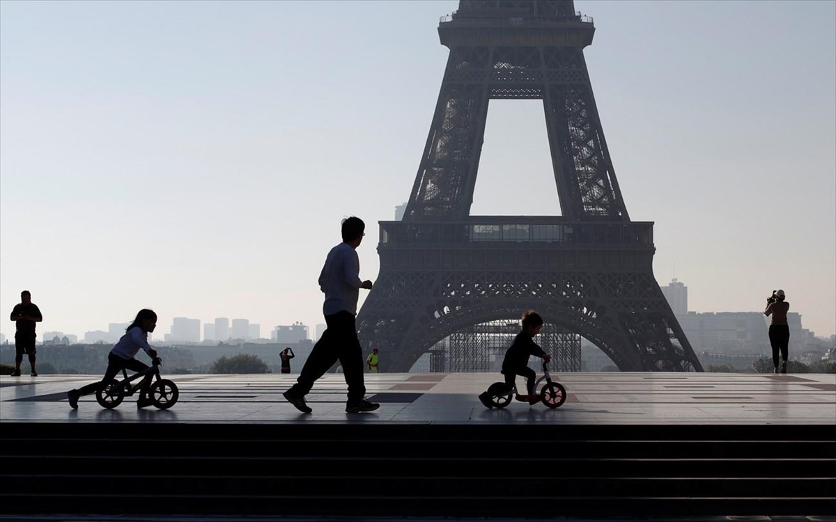 Γάλλος υπουργός Υγείας προβλέπει και τρίτο κύμα κορωνοϊού
