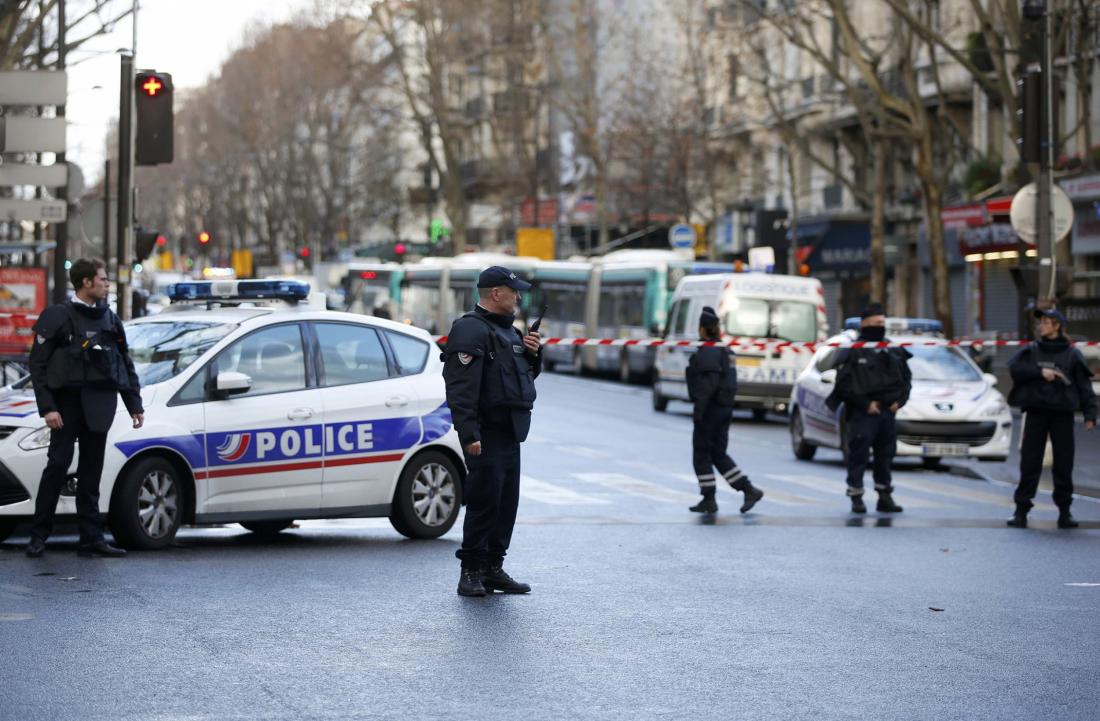 Γαλλία: Νεκρός ισλαμιστής τρομοκράτης στην Αβινιόν από πυρά αστυνομικών – Τους επιτέθηκε φωνάζοντας «Αλλαχού Ακμπάρ»