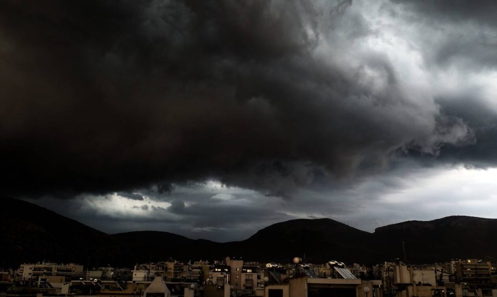 Σε εξέλιξη η κακοκαιρία «Κίρκη» – Το «έστρωσε» στον Όλυμπο (βίντεο)