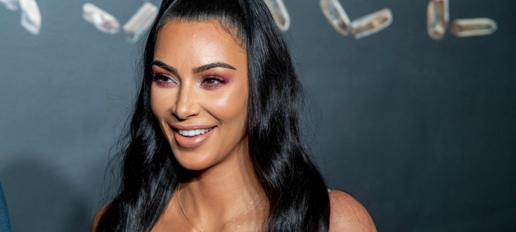 Είναι τελικά η Κιμ Καρντάσιαν εξαδάκτυλη; Η φώτο που λύνει το «μυστήριο» (βίντεο)