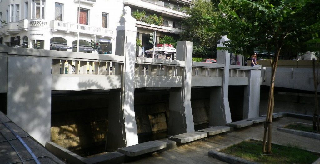 Αποκλείστηκε η πλατεία Κολωνακίου: Βραχυκύκλωμα της ΔΕΗ (φώτο)