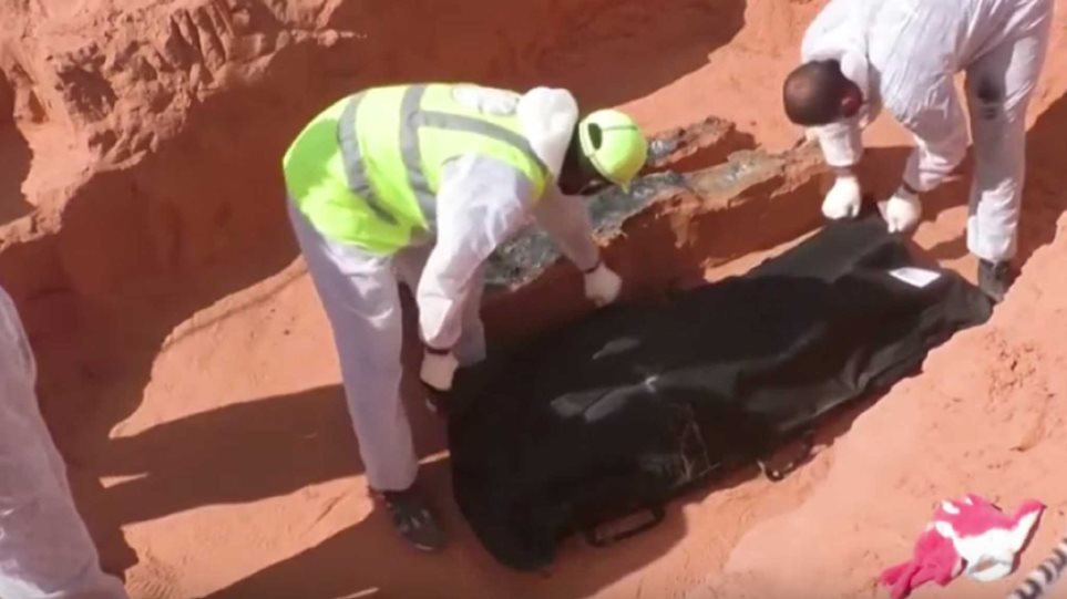 Λιβύη: Ομαδικός τάφος με 12 πτώματα στην Ταρχούνα (βίντεο)