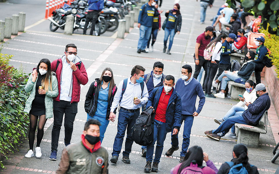 Δημοσκόπηση Guardian: Το 46% των Ελλήνων δεν πιστεύουν την «κορωνοπληξία» και την «κρουσματολογία»!