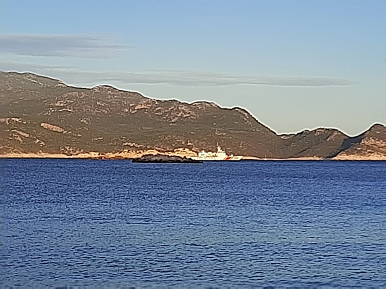 Κορβέτα της τουρκικής ακτοφυλακής περιπολεί στις ακτές του Καστελόριζου (βίντεο)