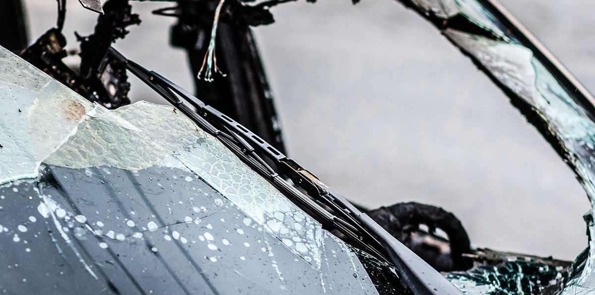 Άνδρας καυχιόταν ότι μεθυσμένος οδηγεί καλύτερα και τράκαρε με φορτηγό (βίντεο)