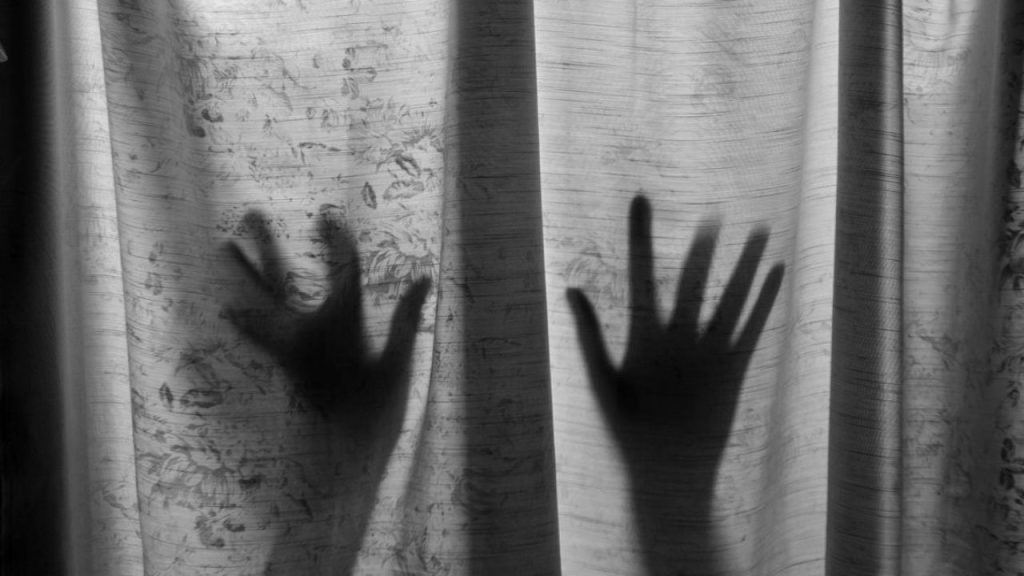 Νάξος – Απόπειρα βιασμού 50χρονης από Πακιστανό: «Με ακολούθησε και μπήκε στο σπίτι μου»