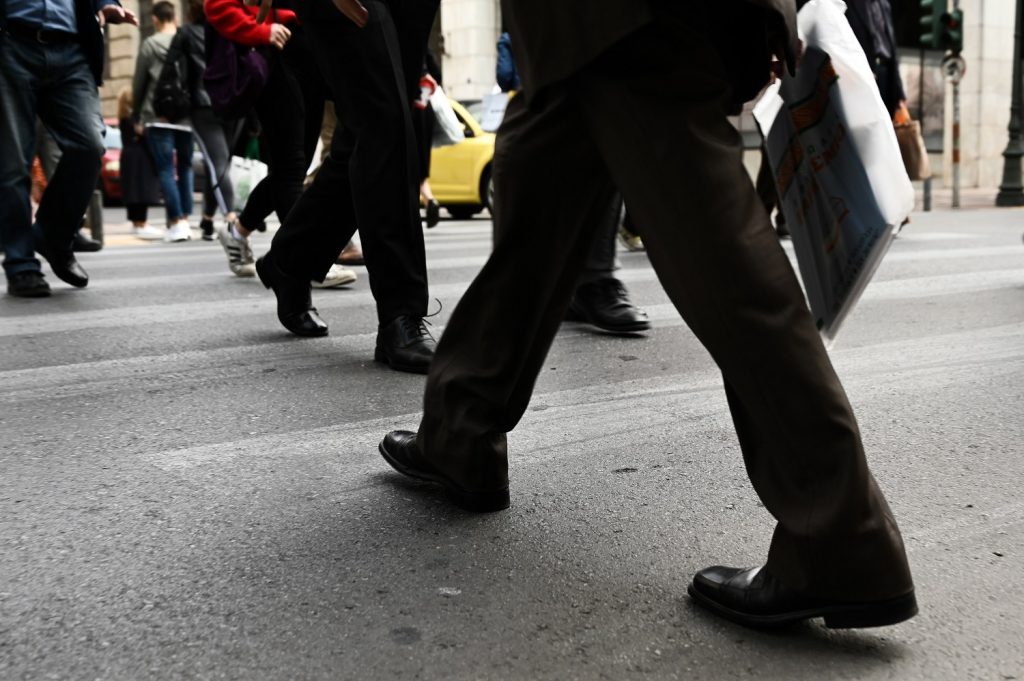 Ελαστικό ωράριο, ποινική δίωξη συνδικαλιστών και άδεια πατρότητας – Αναλυτικά όλες οι αλλαγές που έρχονται στα εργασιακά