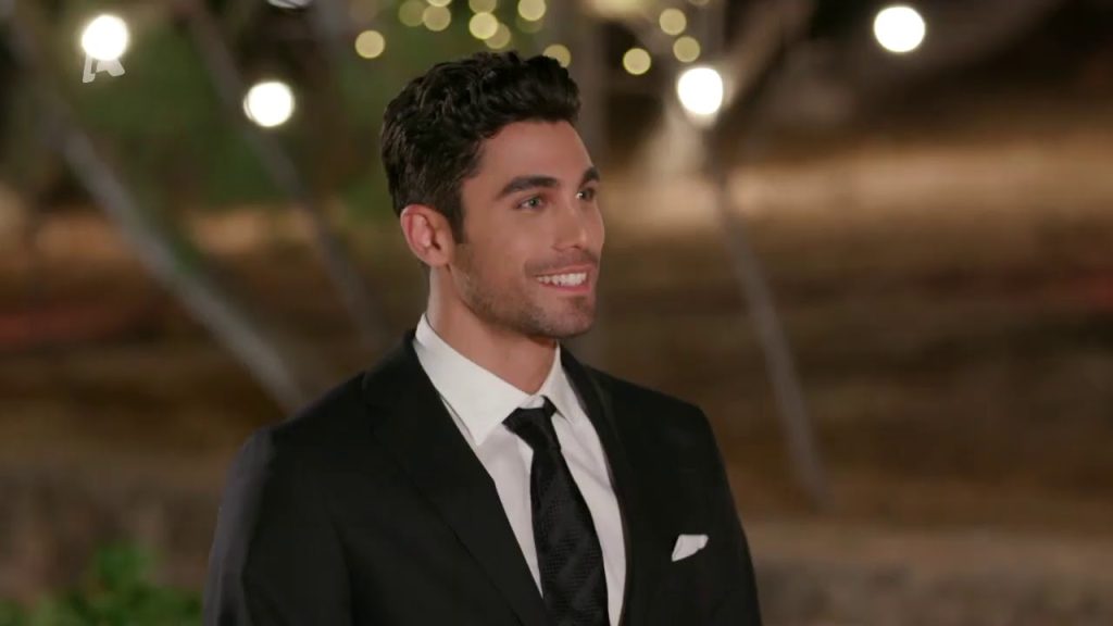 The Bachelor: Παναγιώτης και Εριέττα βούτηξαν σε μια μπανιέρα γεμάτη… σοκολάτα (βίντεο)