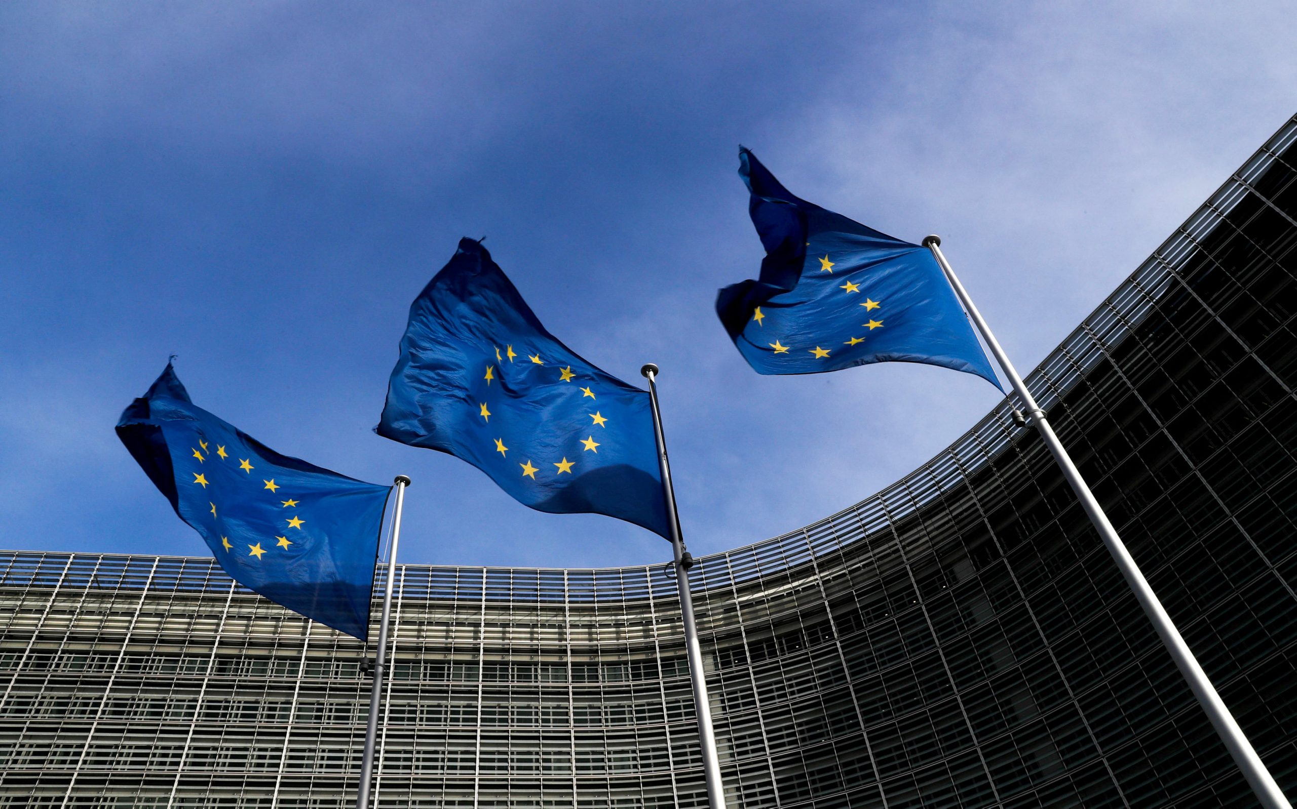 Το ενδεχόμενο περιορισμού των μη αναγκαίων ταξιδιών στην Ευρώπη εξετάζει η ΕΕ