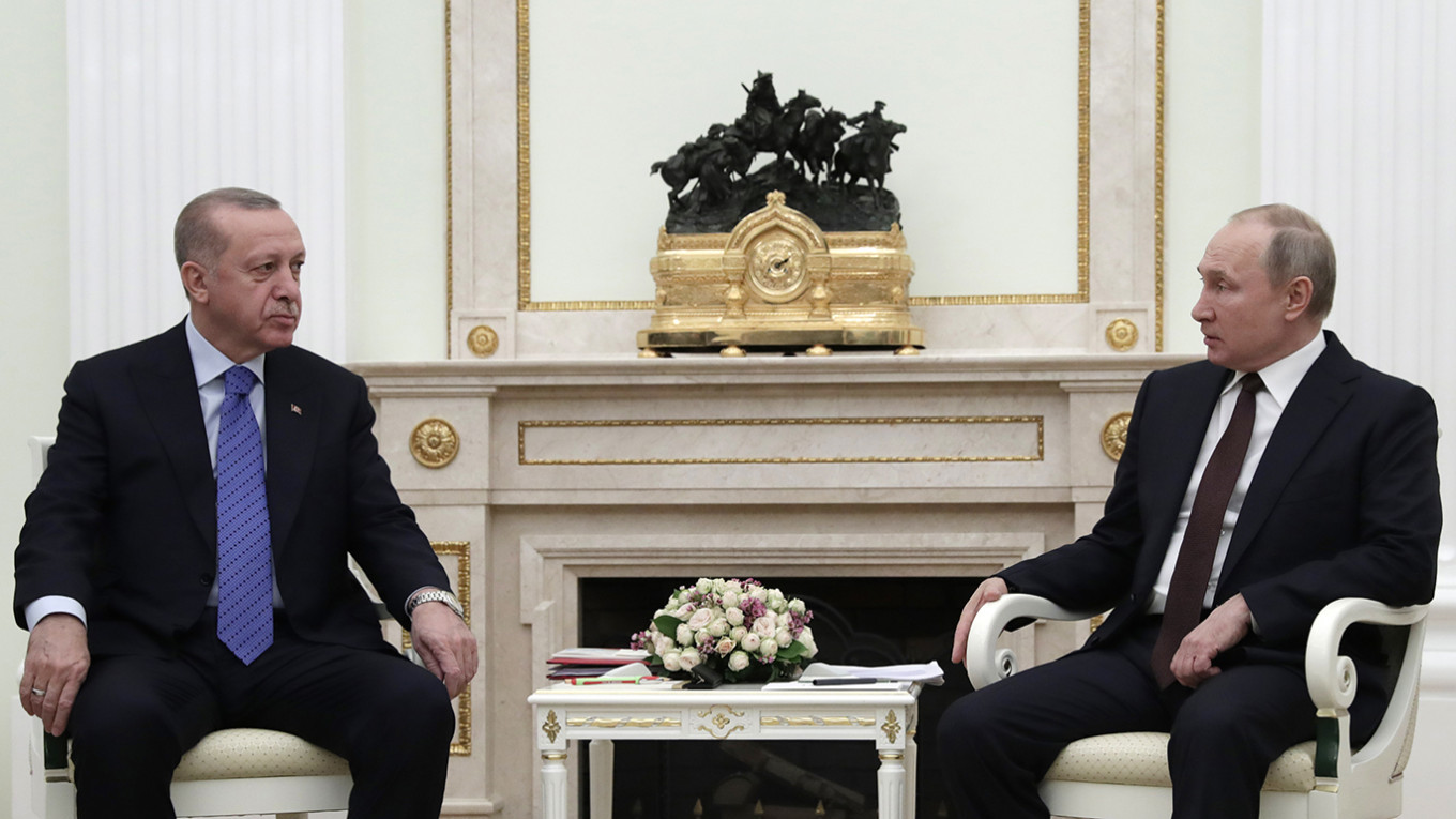 Β.Πούτιν: Εξέφρασε τα συλλυπητήριά του στον Ρ.Τ.Ερντογάν για τον σεισμό