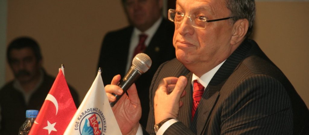 Πέθανε ο πρώην πρωθυπουργός της Τουρκίας Μεσούτ Γιλμάζ