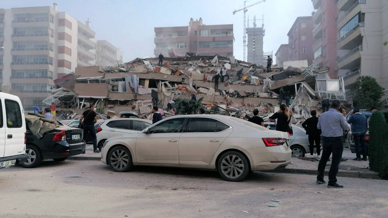 Σμύρνη: 4 νεκροί από τον σεισμό – Τουλάχιστον 100 τραυματίες (βίντεο)