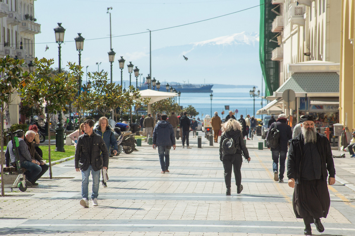 Στο «κόκκινο» από σήμερα Θεσσαλονίκη, Λάρισα και Ροδόπη – Τα νέα μέτρα που ισχύουν