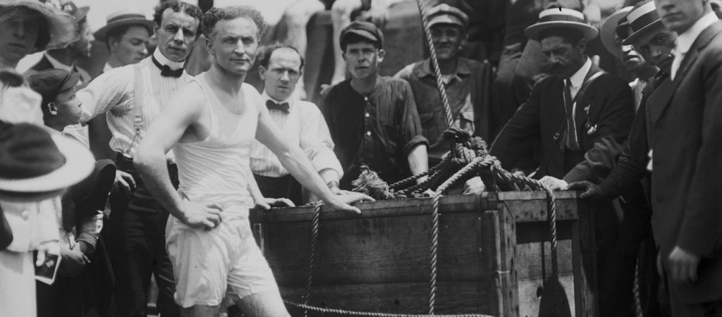 Χάρι Χουντίνι: Συμπληρώθηκαν 94 χρόνια από τον θάνατο του ιστορικότερου μάγου