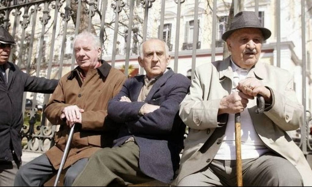 Τρομερή ατάκα συνταξιούχου σε καφενείο της Καλλιθέας: «Αντέχω γιατί με κάνει ότι θέλει η γυναίκα μου» (βίντεο)