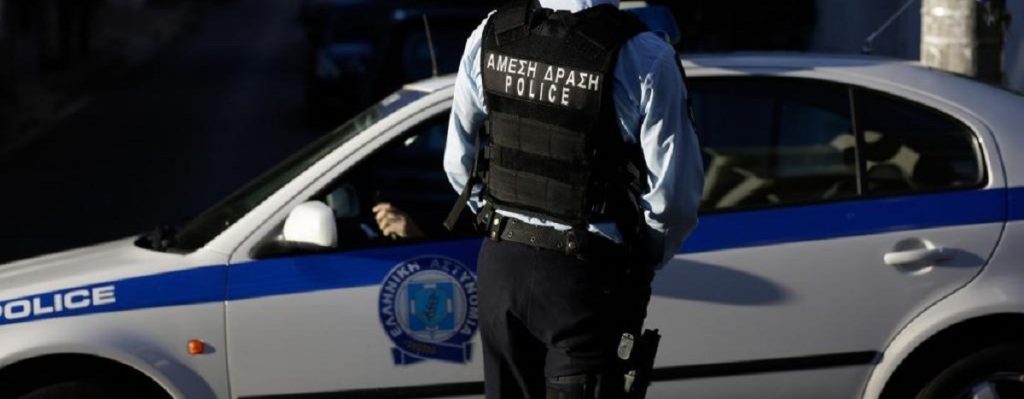 Επίορκοι αστυνομικοί εκμεταλλεύονται τα μέτρα για τον κορωνοϊό για να «ρίξουν» δίχτυα προστασίας σε μπαρ