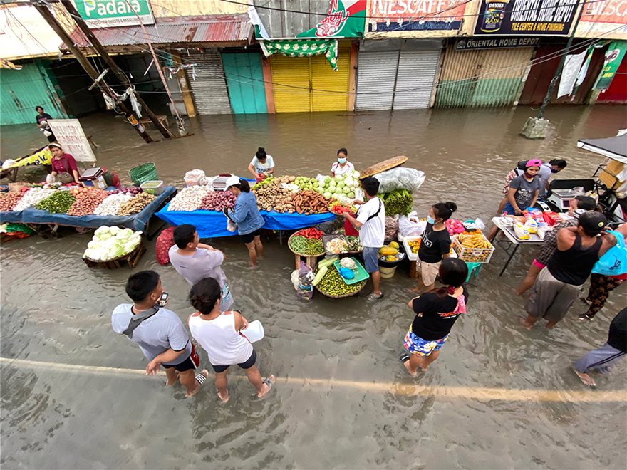Ο τυφώνας «Γκόνι» σαρώνει τις Φιλιππίνες – Τουλάχιστον τέσσερις νεκροί (βίντεο-φωτο)