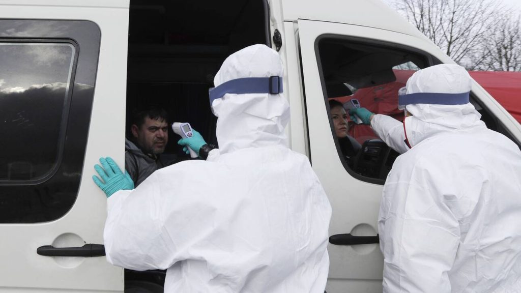 Σλοβακία: Ο μισός πληθυσμός υποβλήθηκε σε τεστ αντιγόνων για την Covid-19 σε μια μέρα (βίντεο)