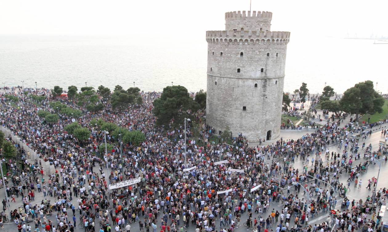 Θεσσαλονίκη: Χιλιάδες πολίτες αντιστέκονται στο lockdown – Συγκέντρωση διαμαρτυρίας στον Λευκό Πύργο (φώτο-βίντεο) (upd)