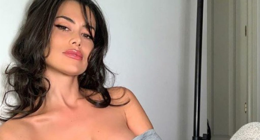 Eva Padlock: Η Ισπανίδα που θα σε «ζαλίσει» με τις πλούσιες καμπύλες της (φώτο)