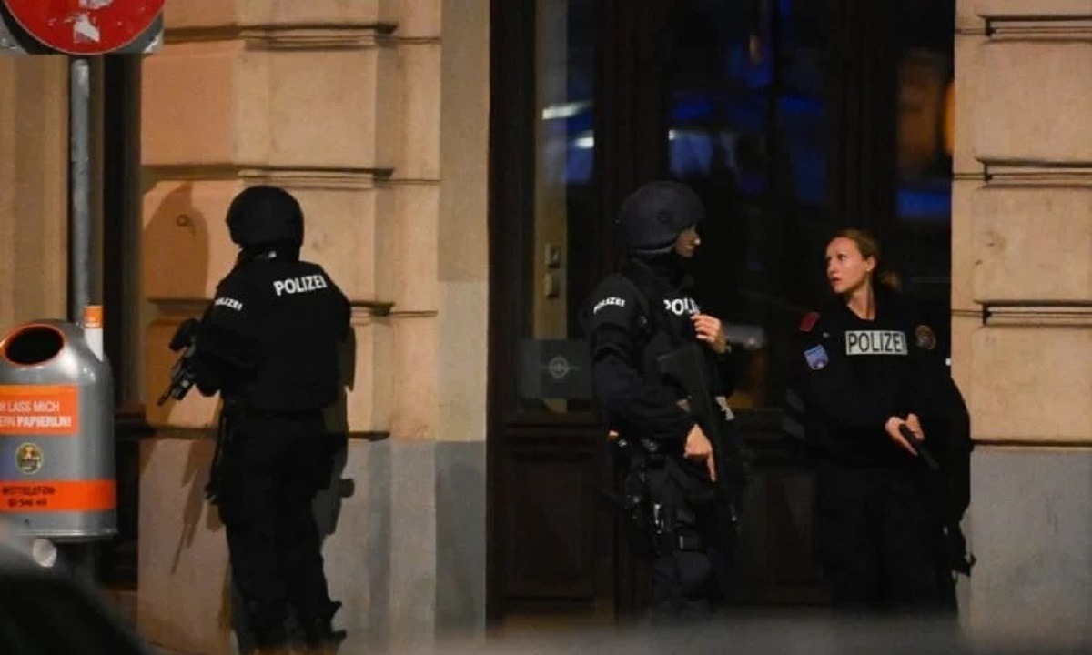 Αρχιραβίνος της ισραηλίτικης κοινότητας στη Βιέννη για την επίθεση: «Ακούγαμε πυροβολισμούς για μια ώρα» (βίντεο)