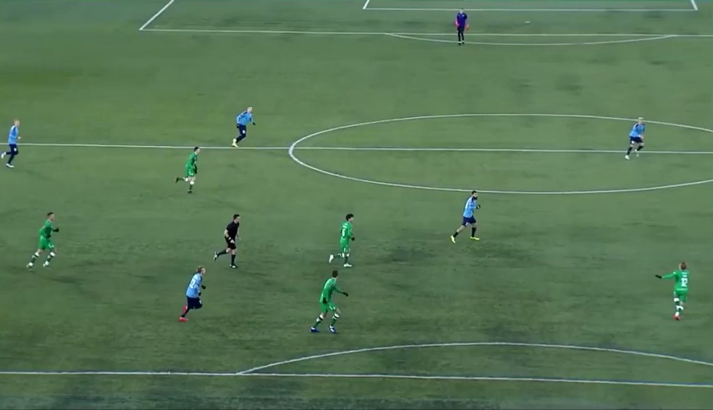 Ρωσία: Παίκτης έριξε αναίσθητο τον αντίπαλο του – Έσπασε μύτη κι έπαθε διάσειση (βίντεο)