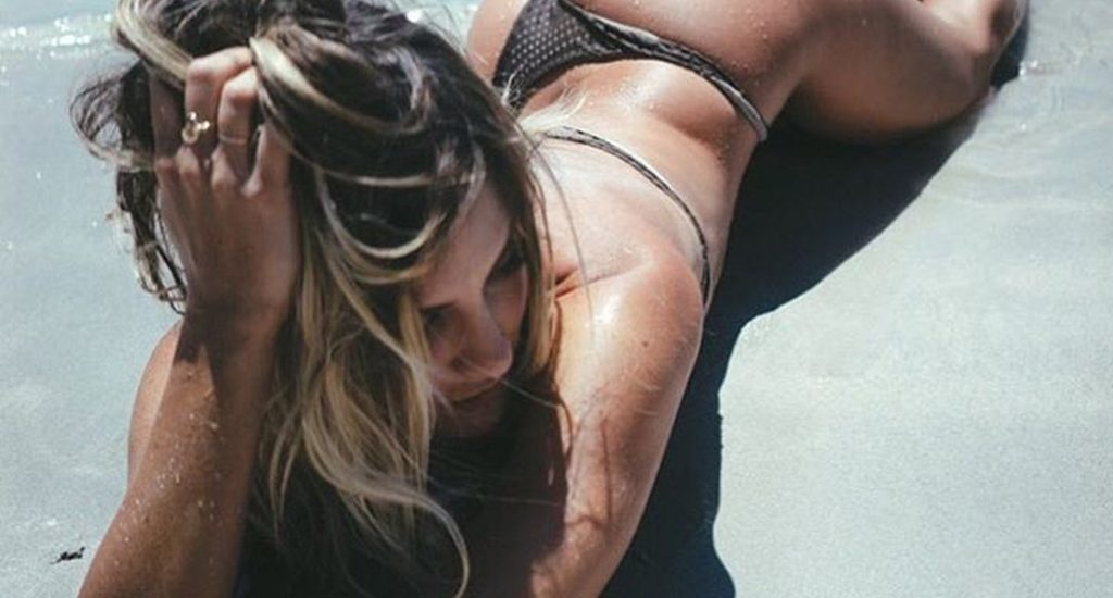 Casi Davis: Oι καμπύλες της έχουν κάνει τον ανδρικό πληθυσμό να… παραμιλά (φωτό)