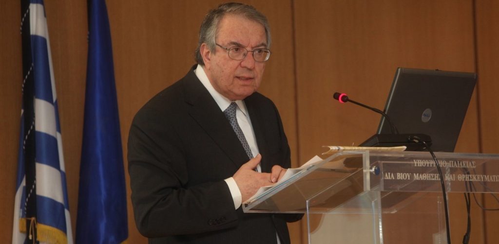 Ο Γ.Μπαμπινιώτης κάνει μάθημα ελληνικών γιατί «μας… take away και μας σήκωσε με τον κορωνοϊό»