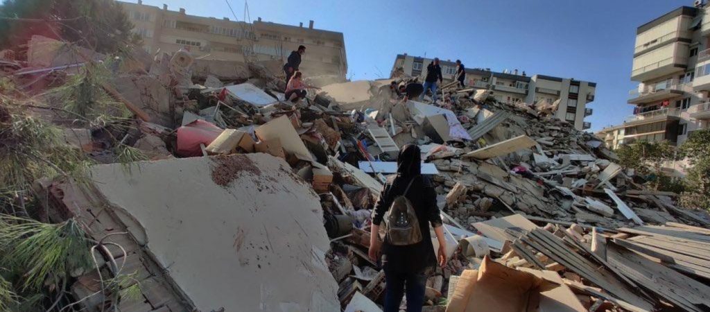 Σμύρνη: Ολοκληρώθηκαν οι έλεγχοι στα συντρίμμια μετά τον σεισμό – Έφτασαν τους 114 οι νεκροί