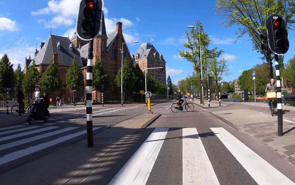 Ταξίδια από τον… καναπέ του σπιτιού μας (βίντεο)