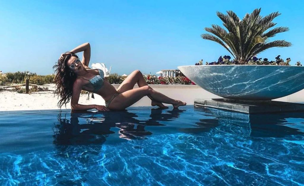 Οι «καυτές» πόζες της Veronika Thielova θα σε «τρελάνουν» (φώτο)