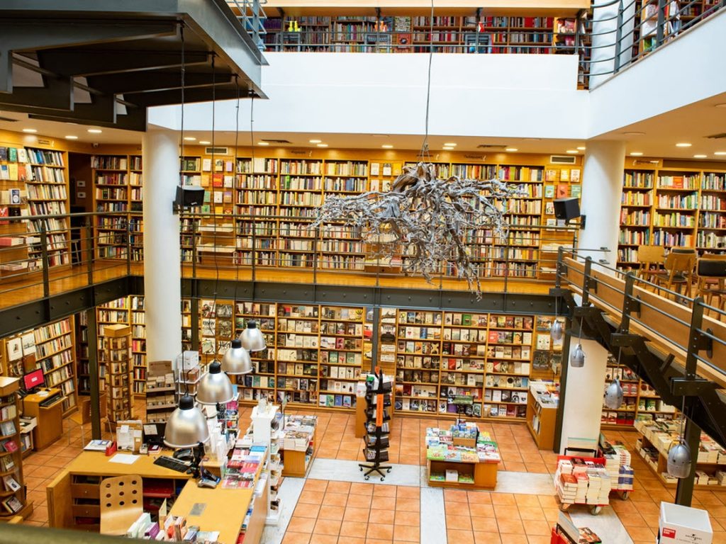 Εκδότες σε Κ.Μητσοτάκη: «Να μείνουν ανοικτά τα βιβλιοπωλεία – Να λειτουργούν όπως τα φαρμακεία»