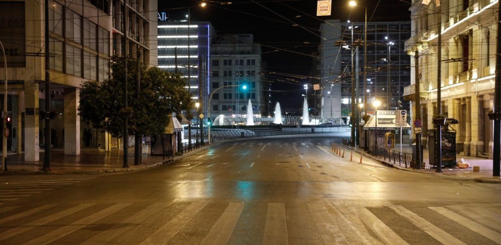Δεν ισχύει από αύριο η απαγόρευση κυκλοφορίας 21:00 με 5:00 το πρωί