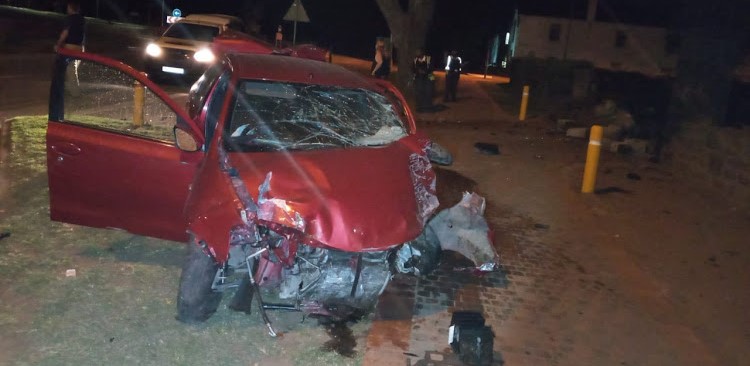 Νότια Αφρική: Αυτοκίνητο πέταξε στον αέρα και καρφώθηκε σε εκκλησία (βίντεο)